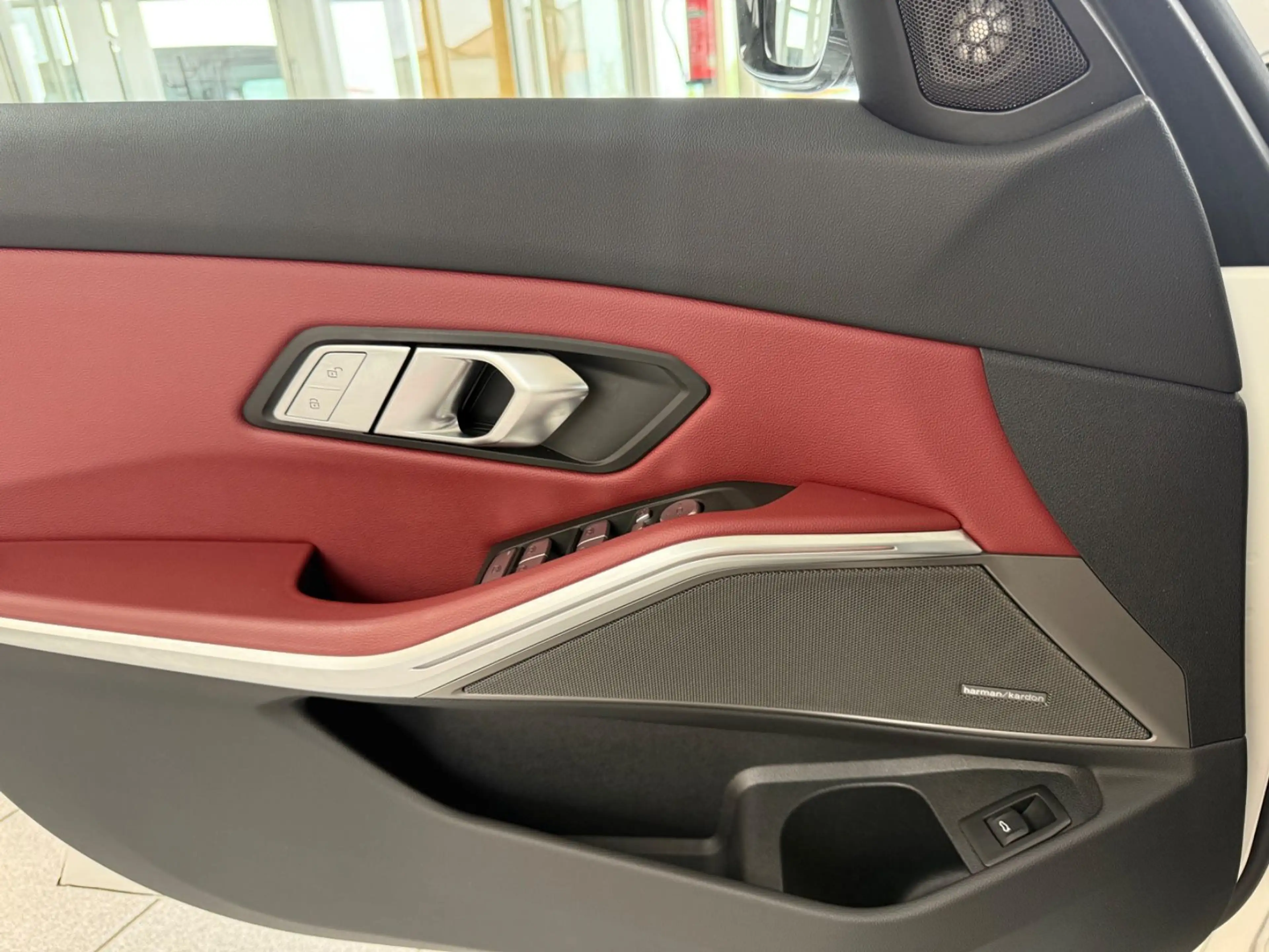 BMW 330 d xDrive M Sportpaket LED/HUD/CAM/PANO/STANDH — photo 12