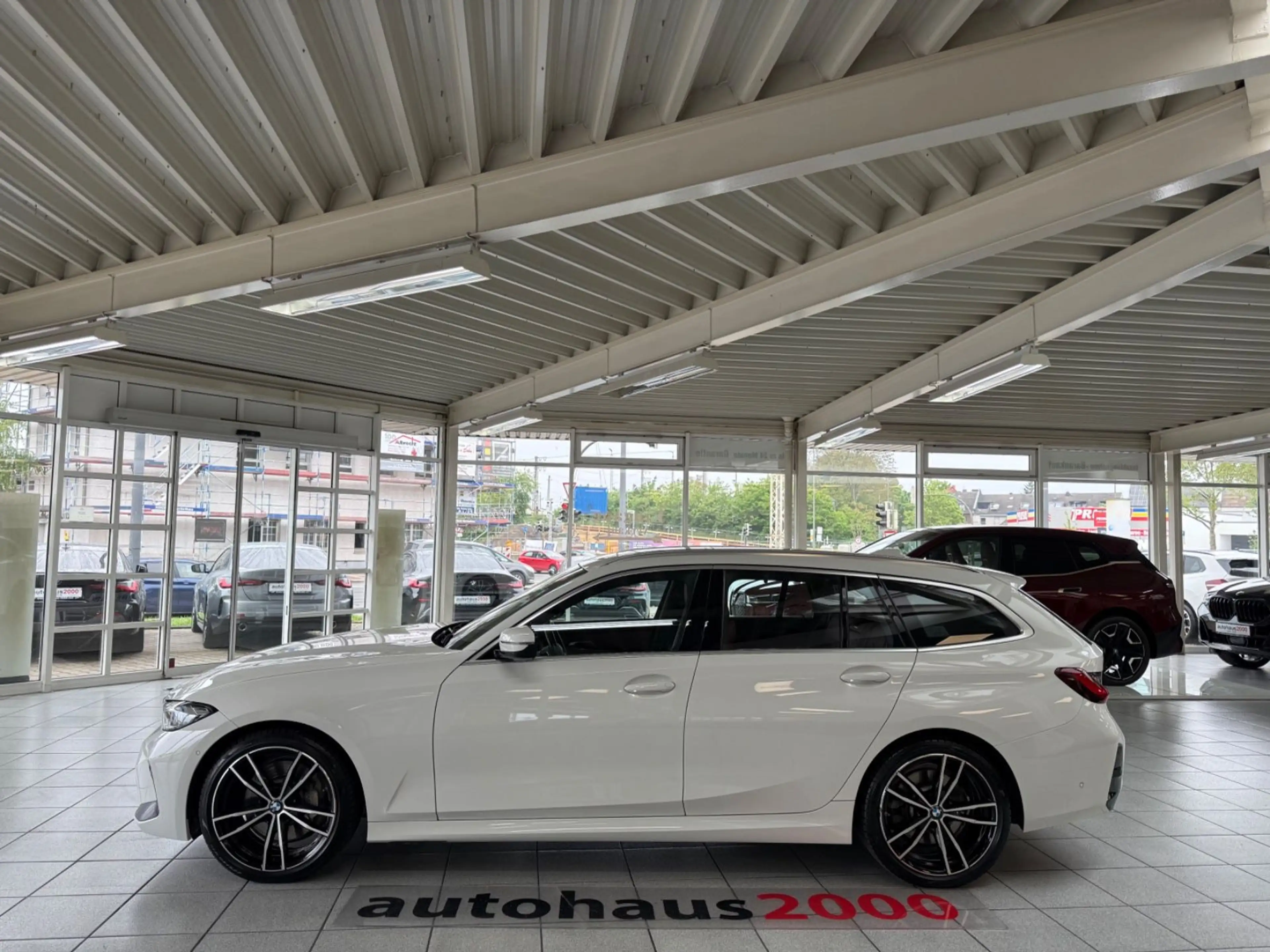 BMW 330 d xDrive M Sportpaket LED/HUD/CAM/PANO/STANDH — photo 5
