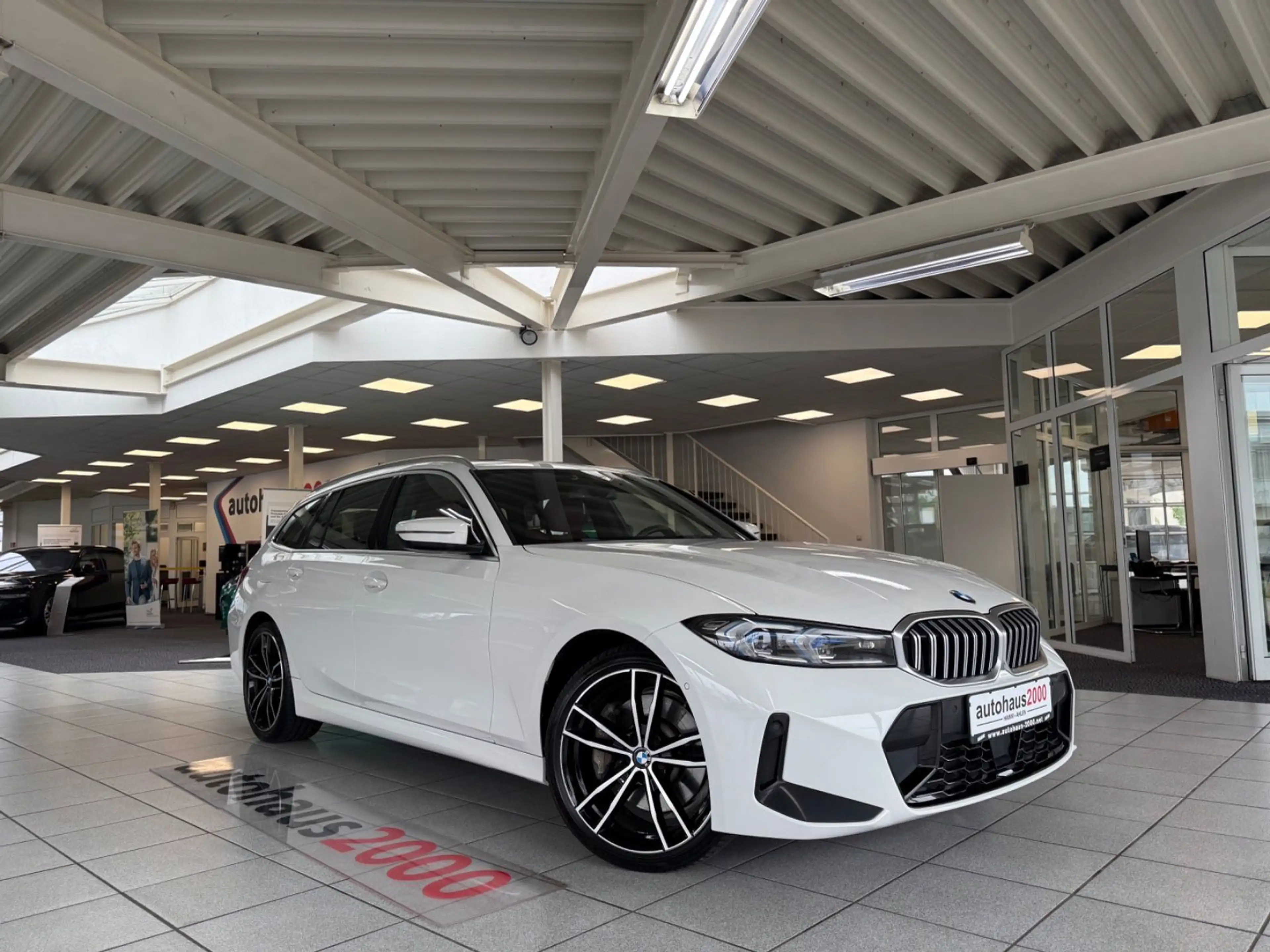 BMW 330 d xDrive M Sportpaket LED/HUD/CAM/PANO/STANDH