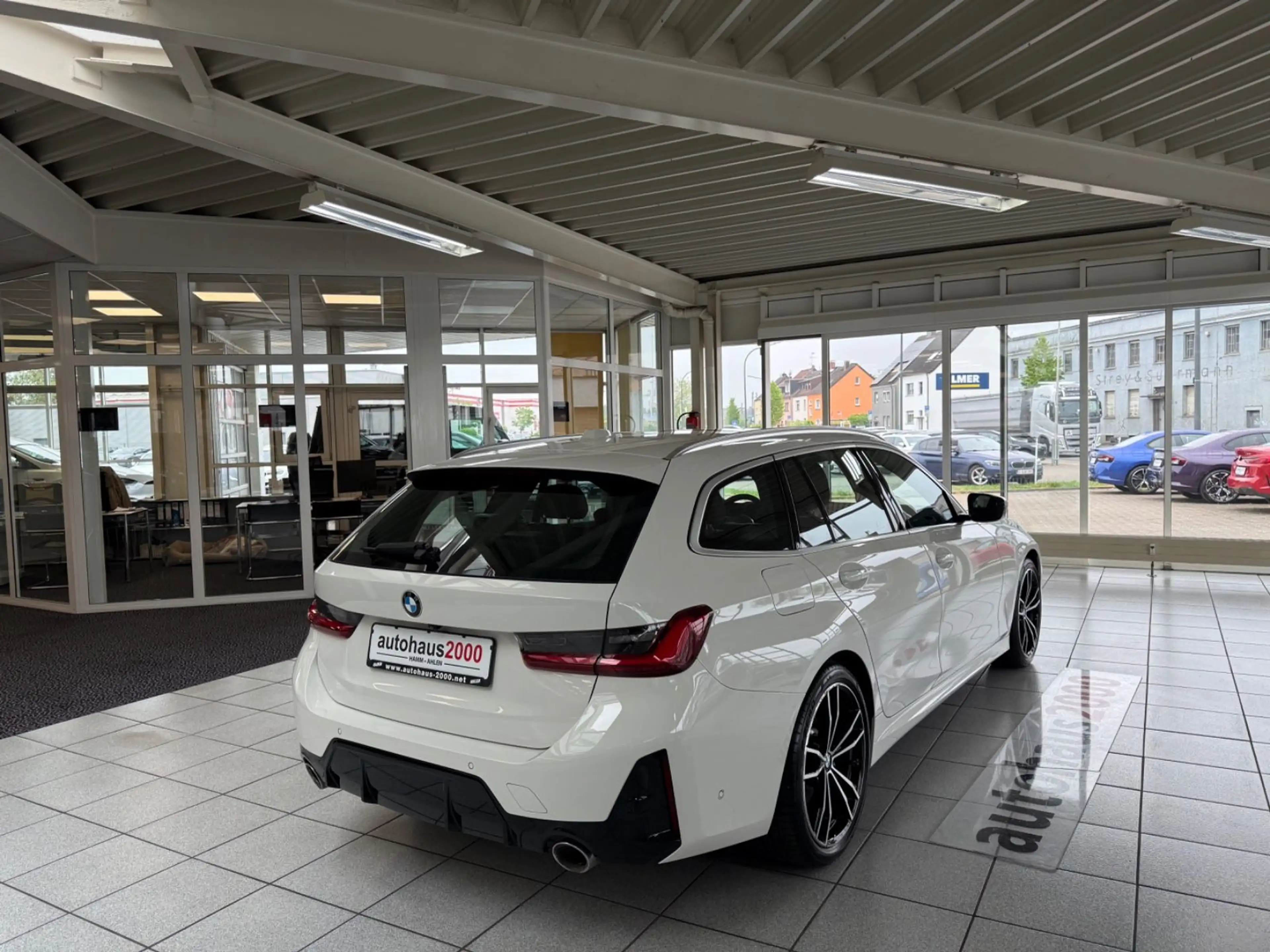 BMW 330 d xDrive M Sportpaket LED/HUD/CAM/PANO/STANDH — photo 3