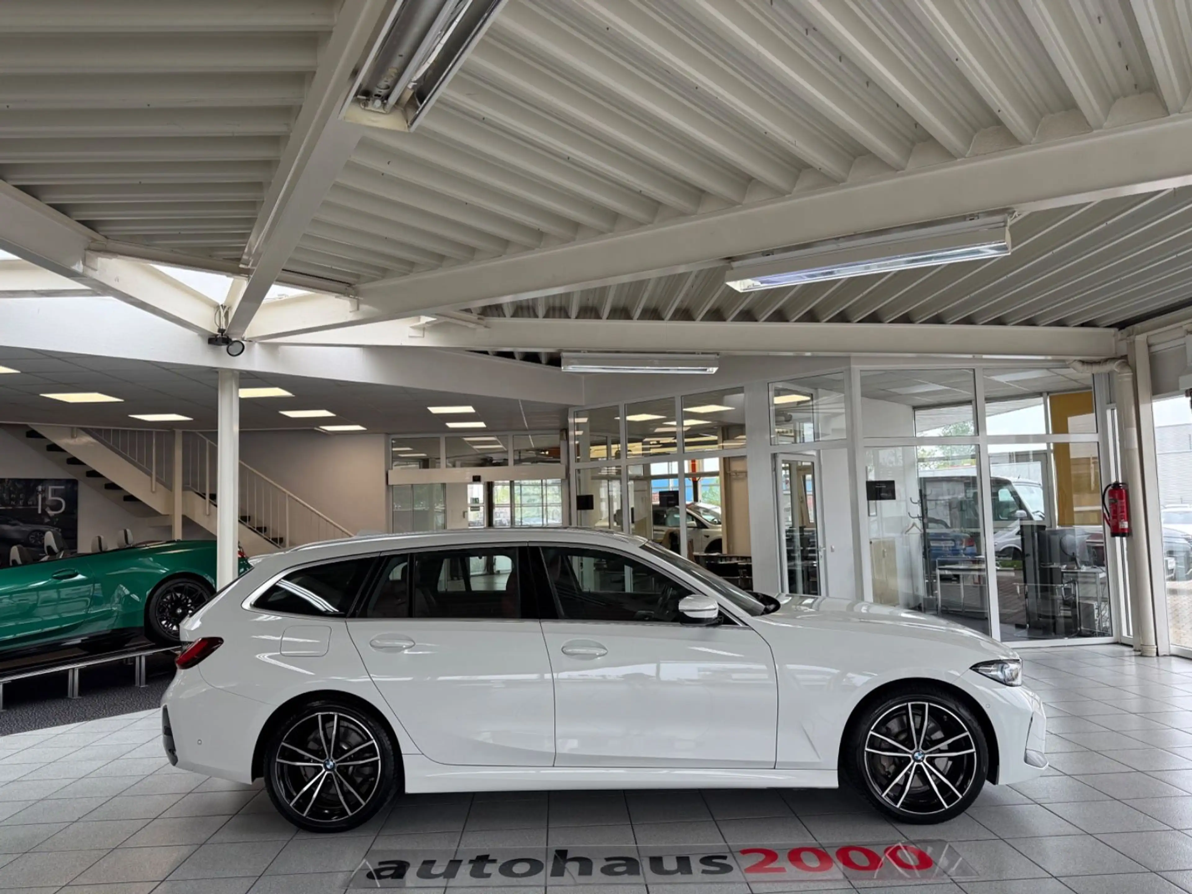 BMW 330 d xDrive M Sportpaket LED/HUD/CAM/PANO/STANDH — photo 2