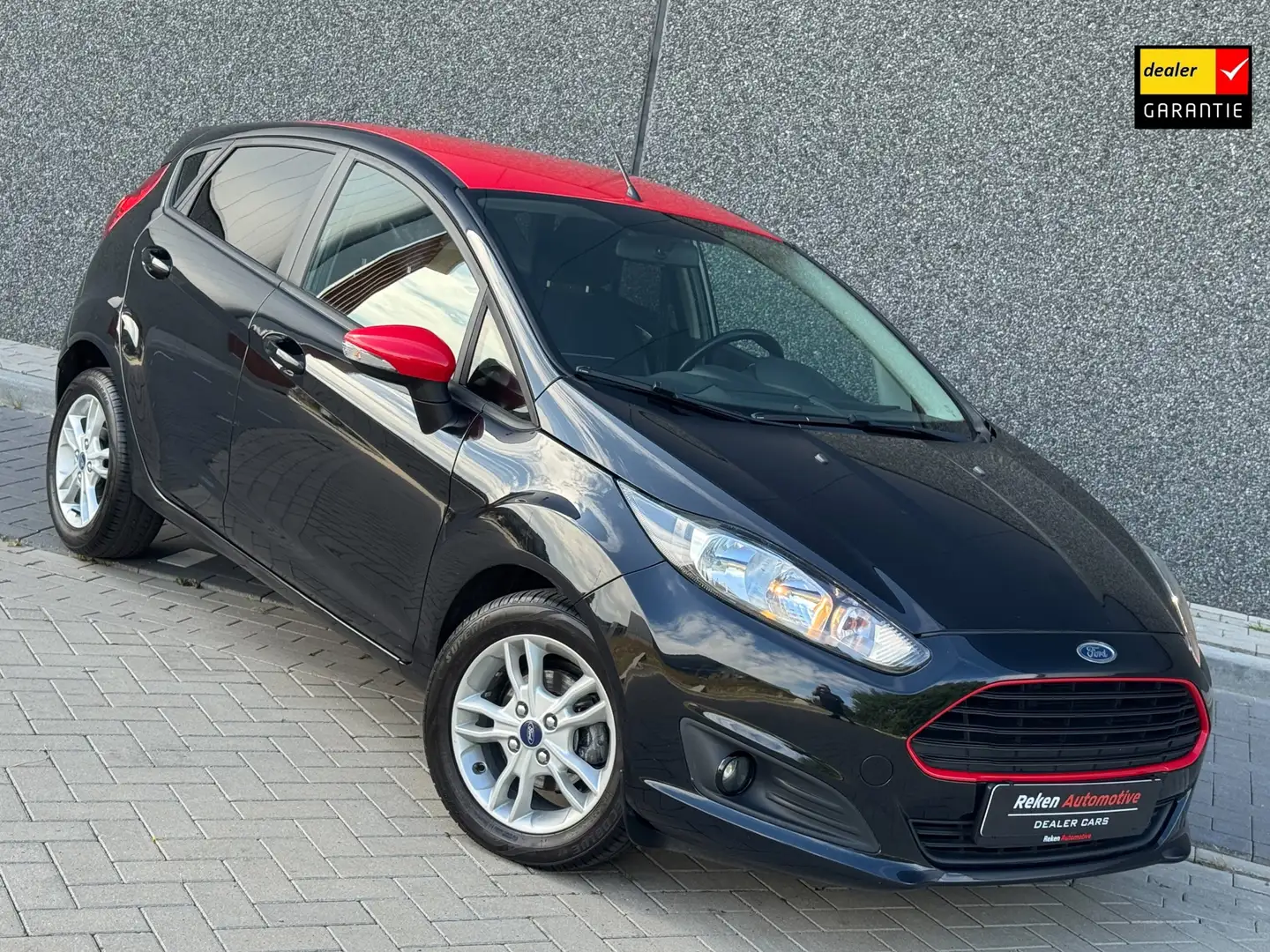 Ford Fiesta 1.25 ST Cruise Clima Stoelverw 1ste eigenaar Zwart - 1