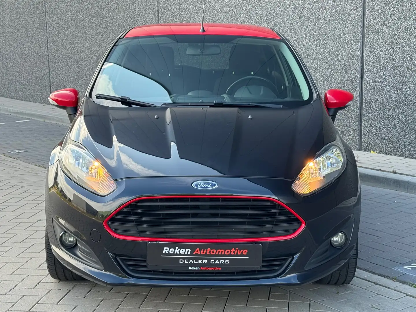 Ford Fiesta 1.25 ST Cruise Clima Stoelverw 1ste eigenaar Zwart - 2