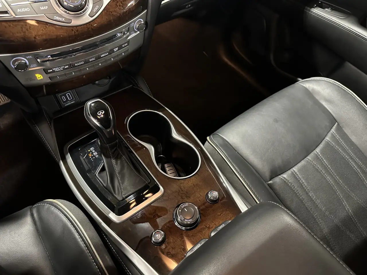 Infiniti QX60 fotografie Infiniti QX60