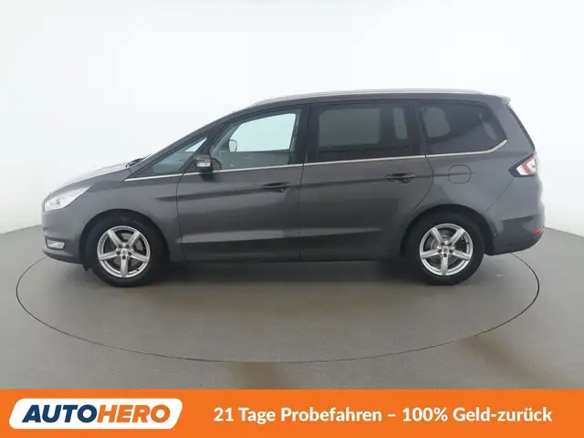 Ford Galaxy view 3