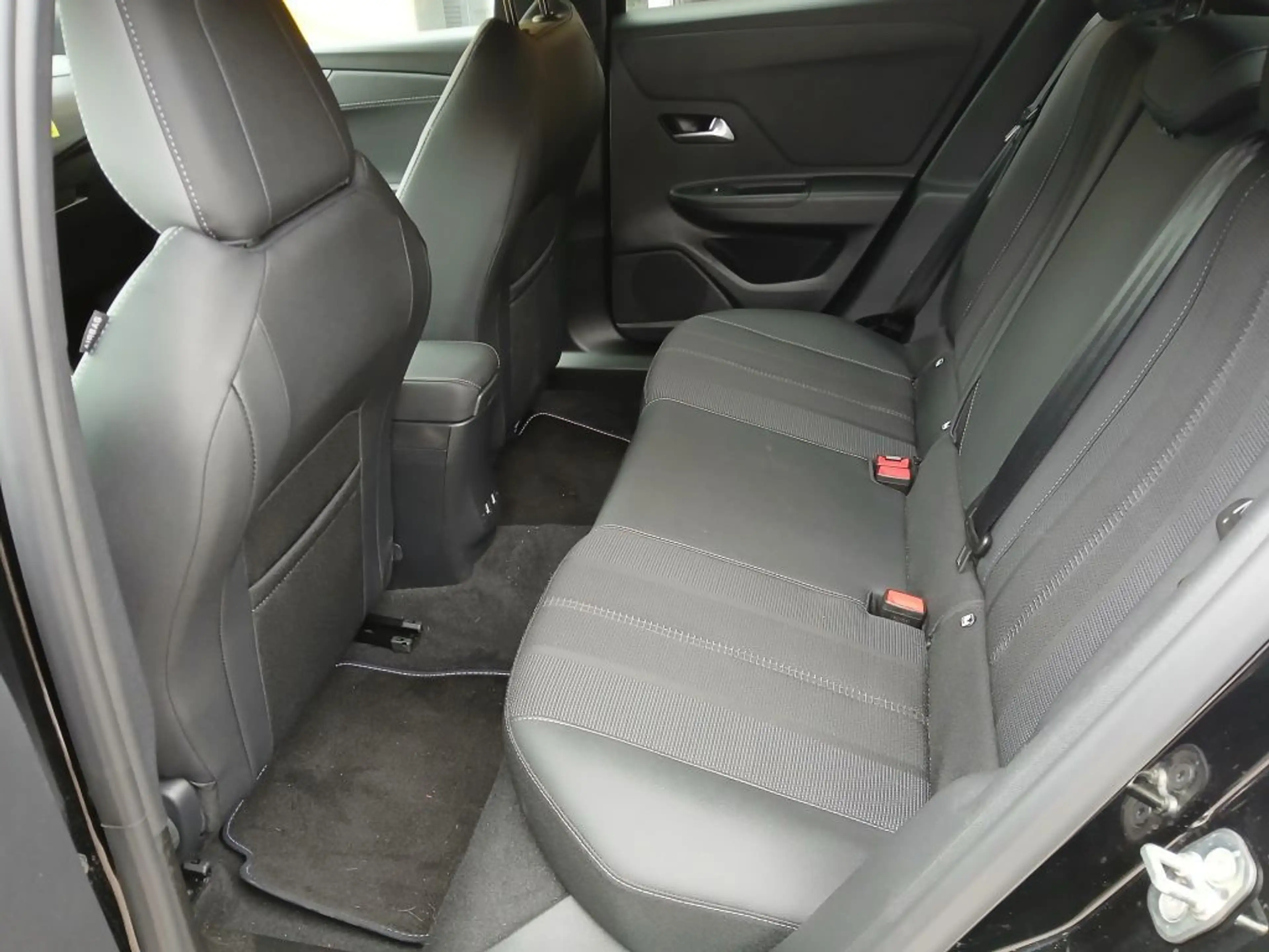 Opel Mokka-E GS — photo 10