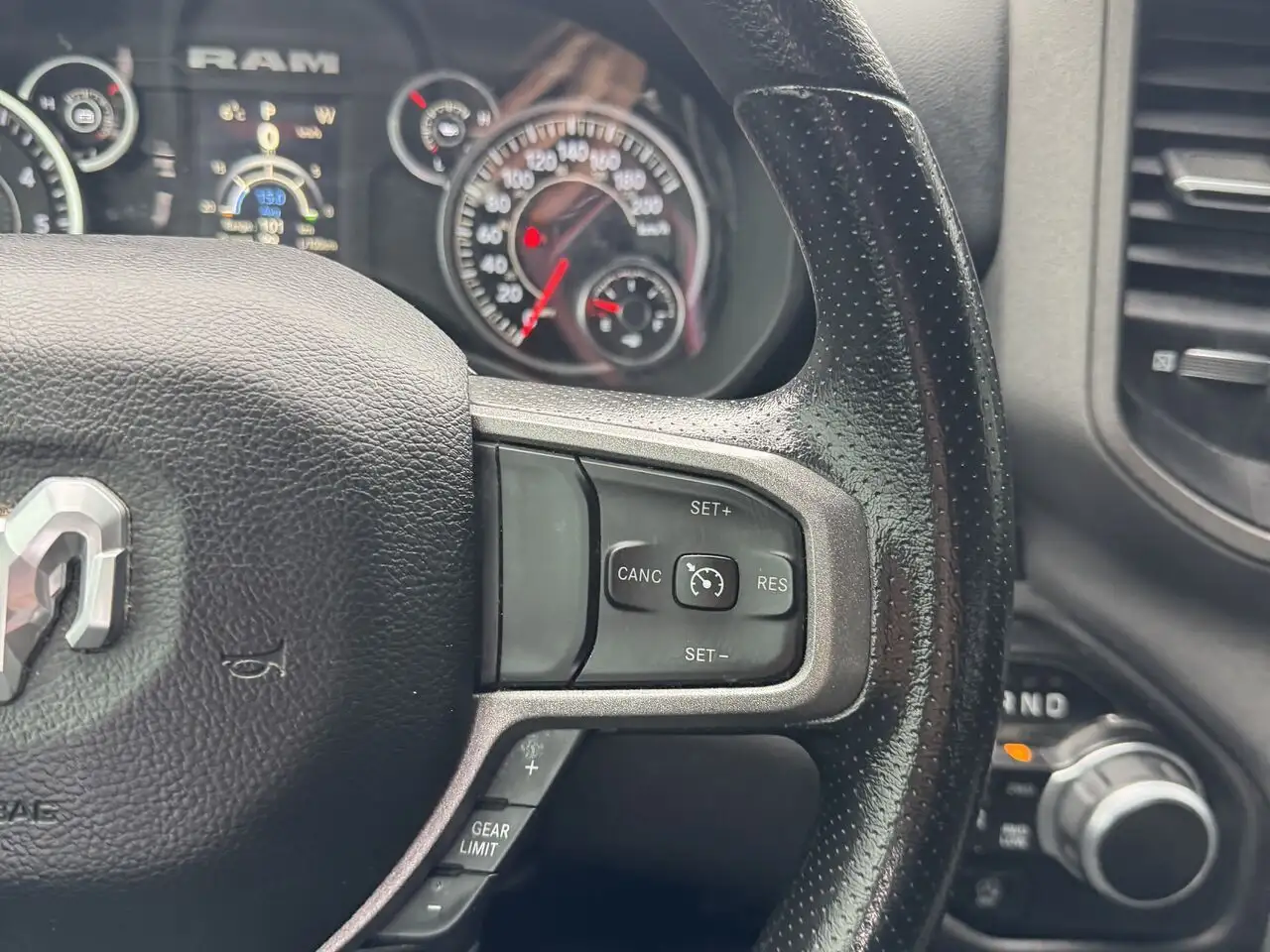 RAM 1500 снимка RAM 1500