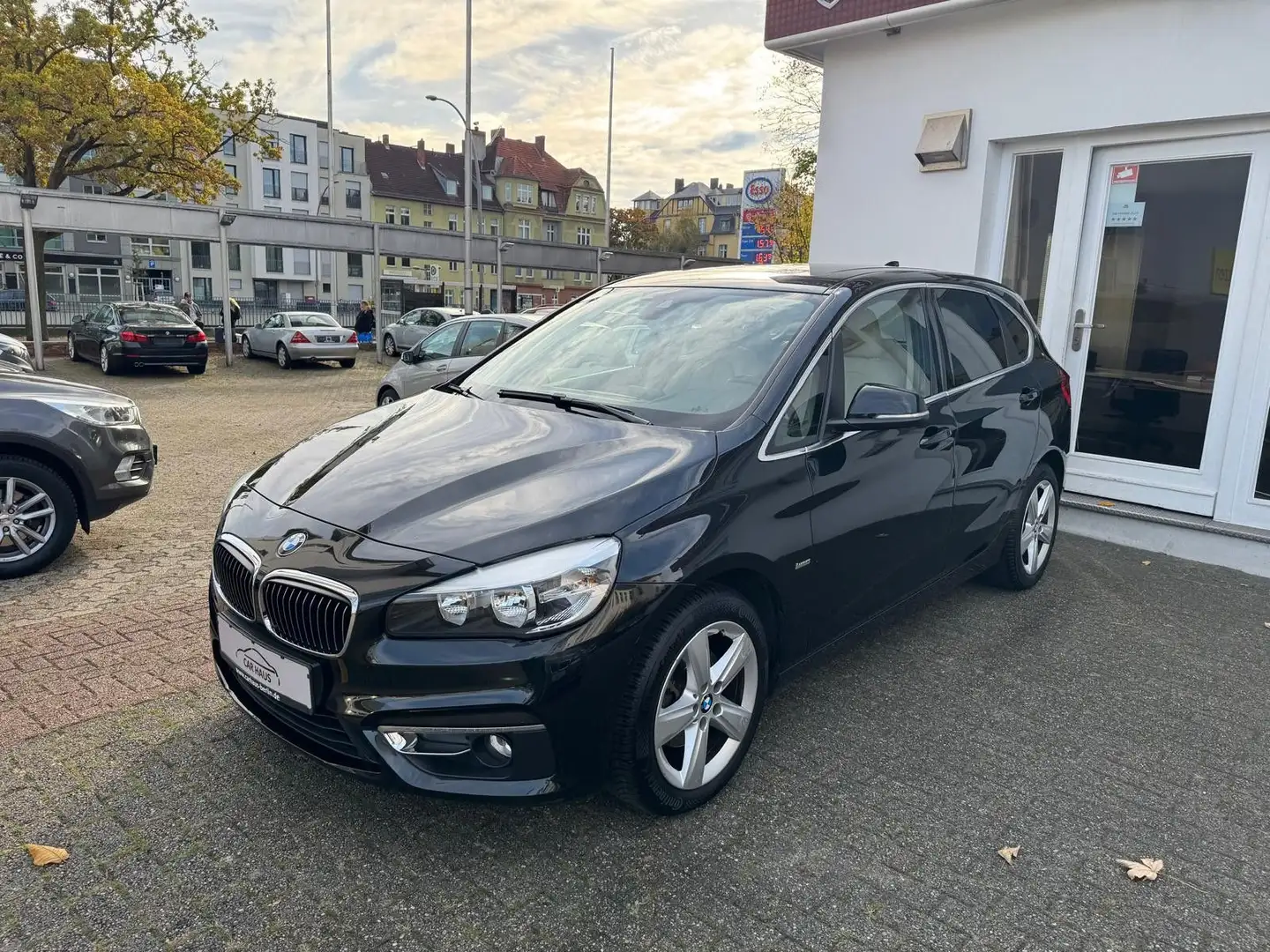 BMW 218 d Automatik Luxury Line Schwarz - 2
