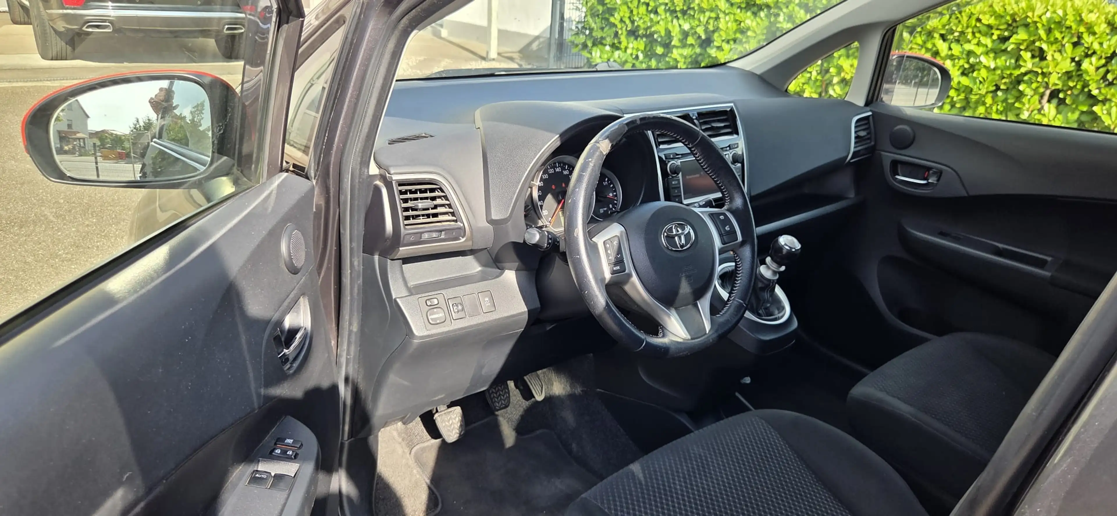 Toyota Verso-S Comfort — photo 2
