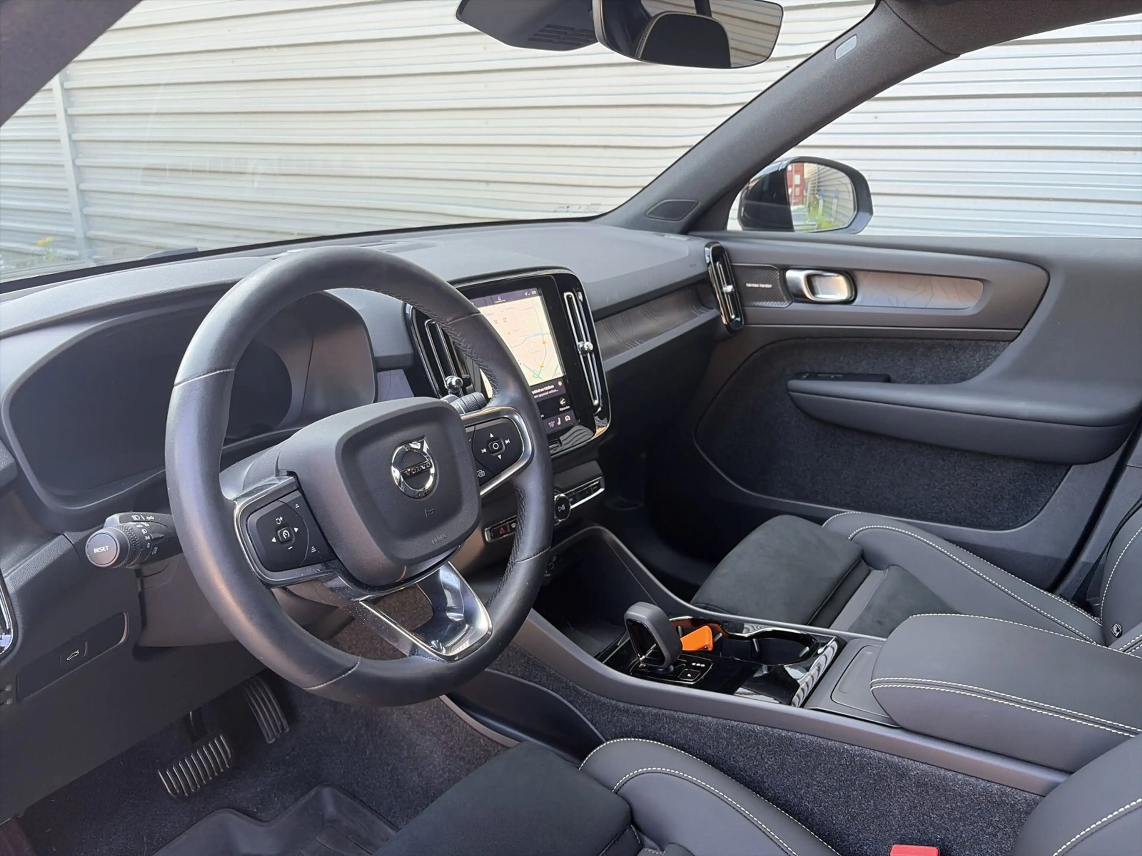 Volvo EX40 Single Motor Extended Range Plus Black Ed. 82 kWh — photo 11