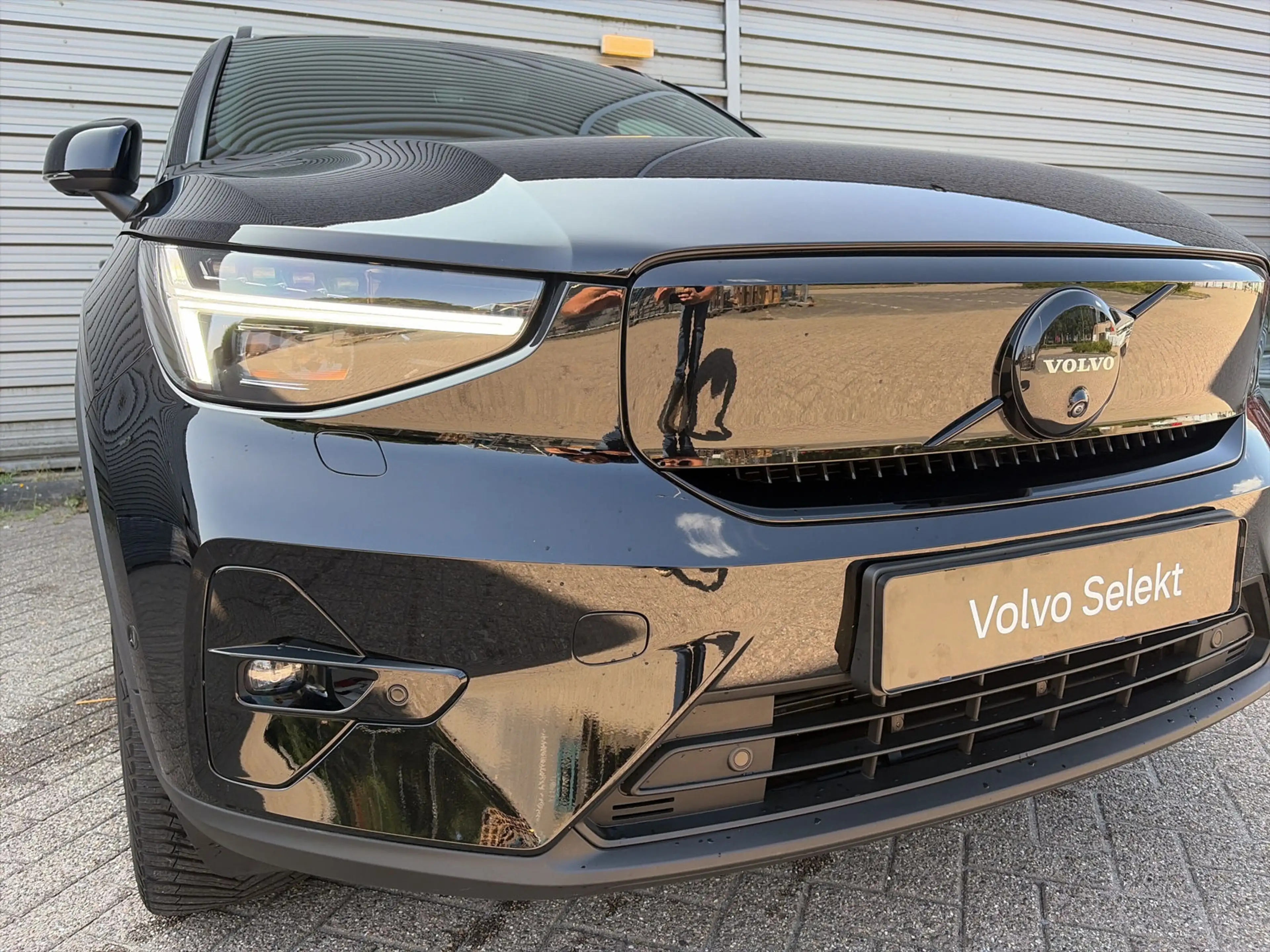 Volvo EX40 Single Motor Extended Range Plus Black Ed. 82 kWh — photo 4