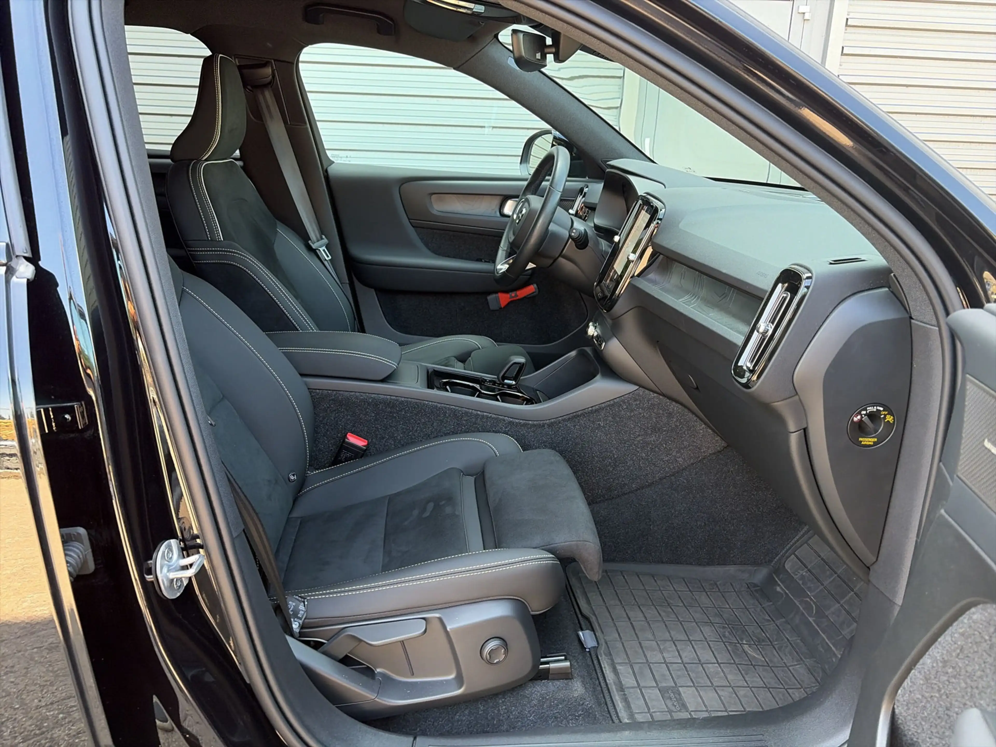 Volvo EX40 Single Motor Extended Range Plus Black Ed. 82 kWh — photo 14
