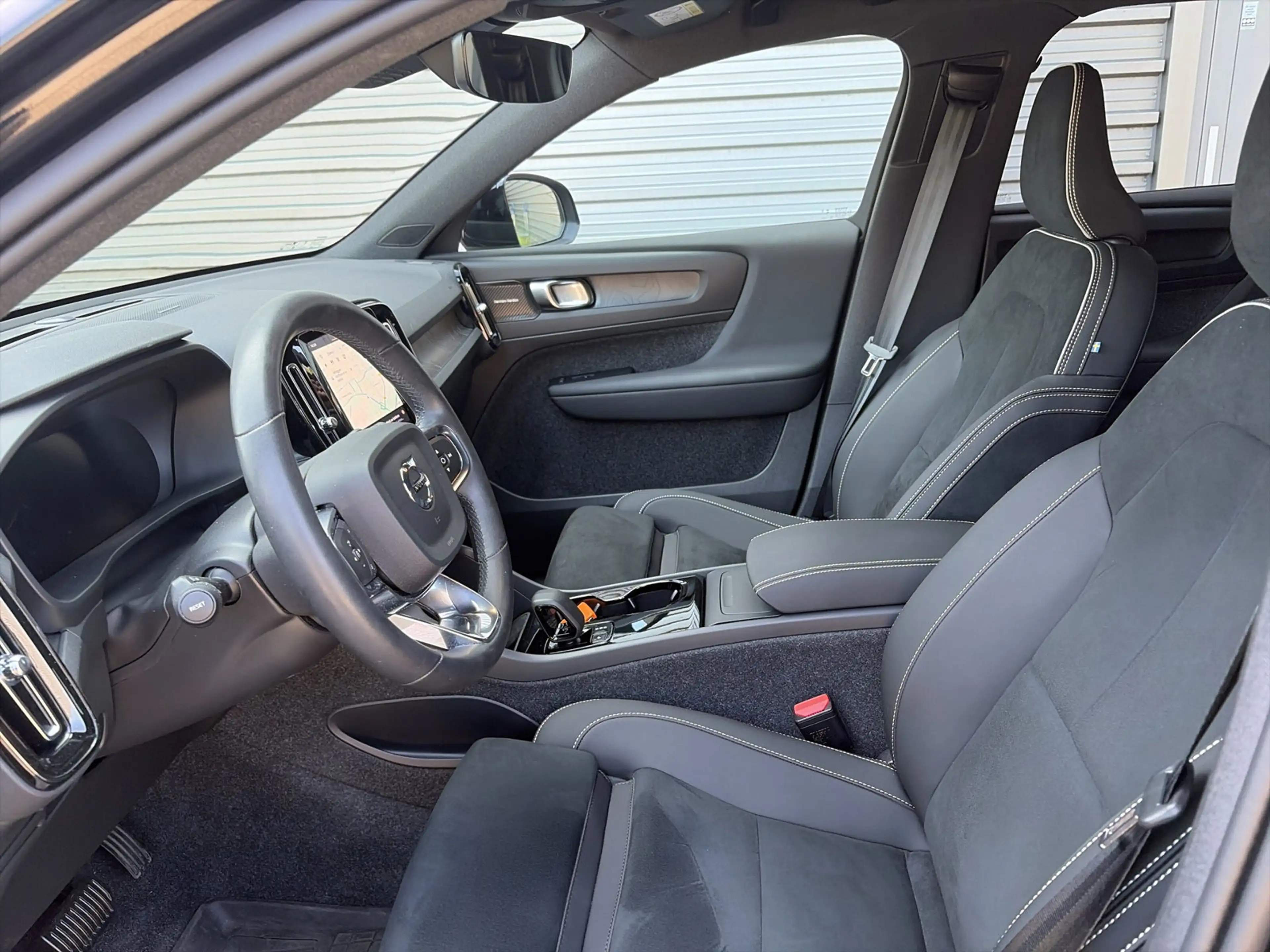 Volvo EX40 Single Motor Extended Range Plus Black Ed. 82 kWh — photo 10