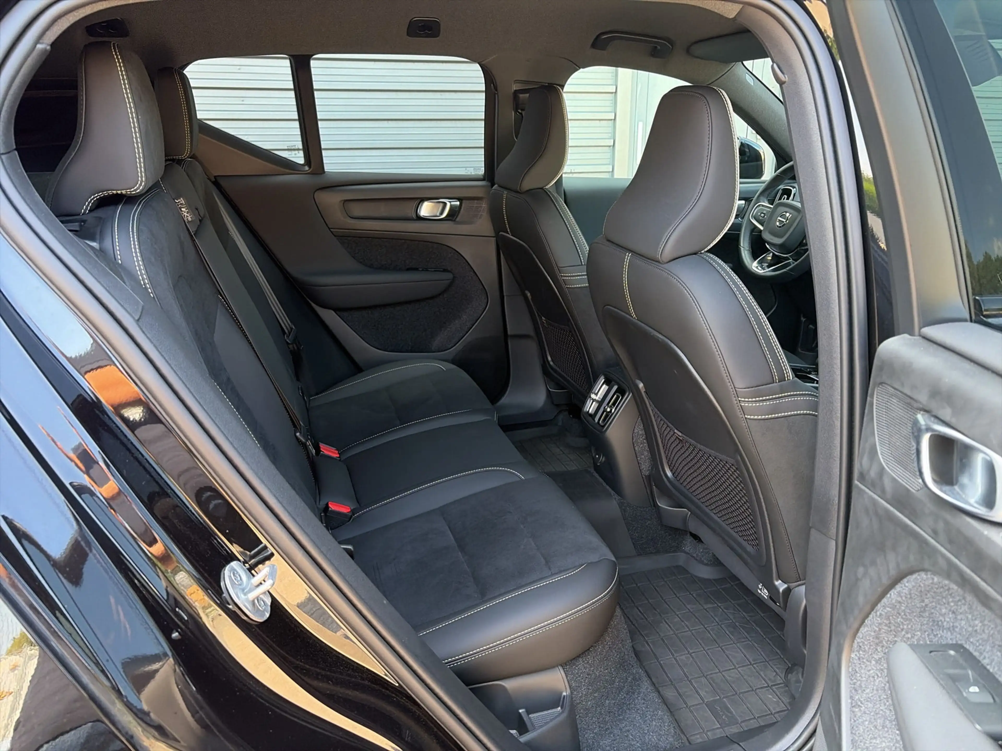 Volvo EX40 Single Motor Extended Range Plus Black Ed. 82 kWh — photo 13