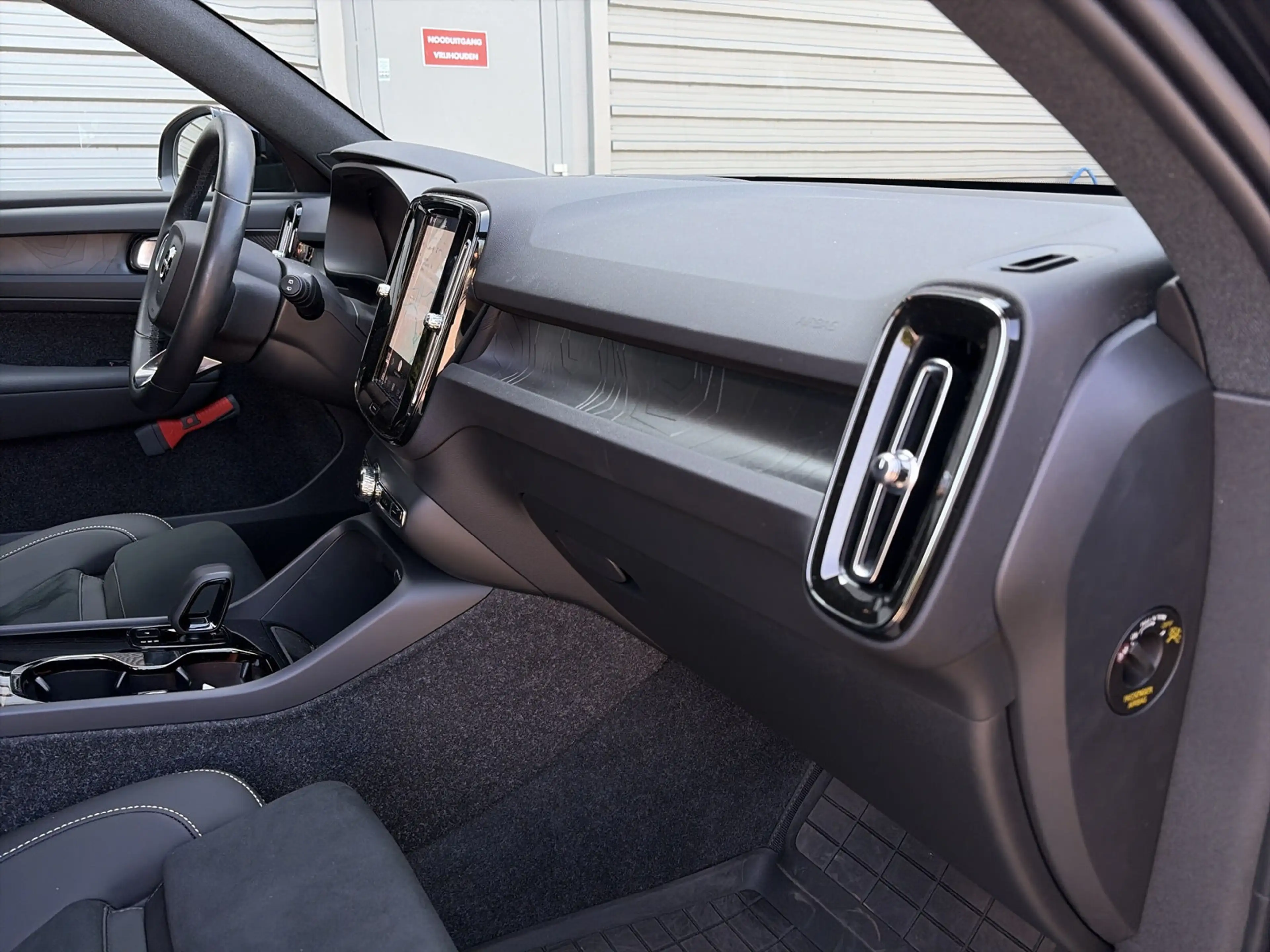 Volvo EX40 Single Motor Extended Range Plus Black Ed. 82 kWh — photo 15