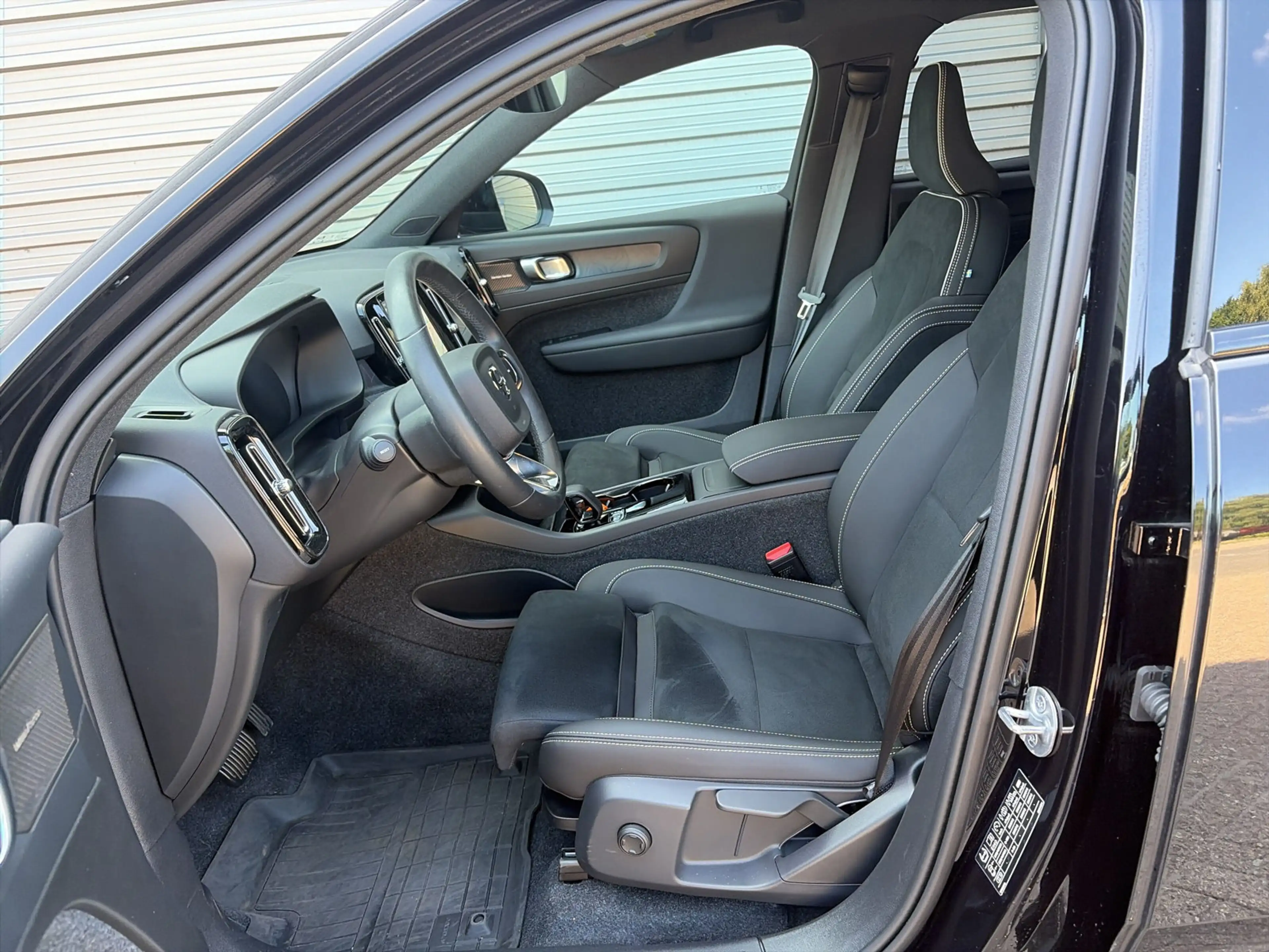 Volvo EX40 Single Motor Extended Range Plus Black Ed. 82 kWh — photo 8
