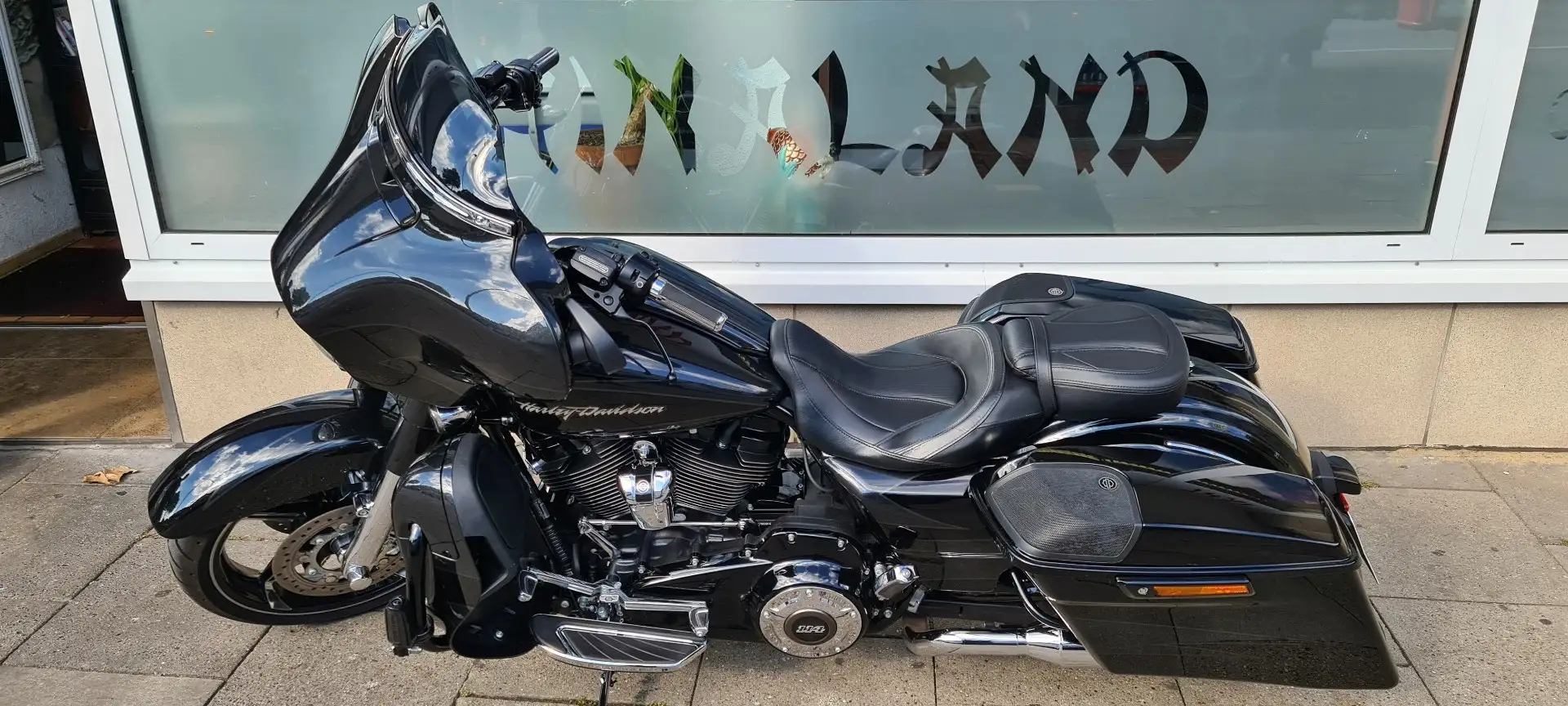 Harley-Davidson Street Glide CVO Schwarz - 1