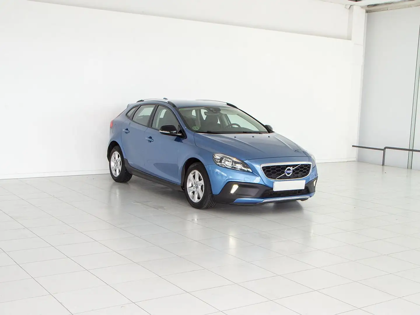 Volvo V40 Cross Country 2.0 D3 SUMMUM AUTO 150 5P plava - 2