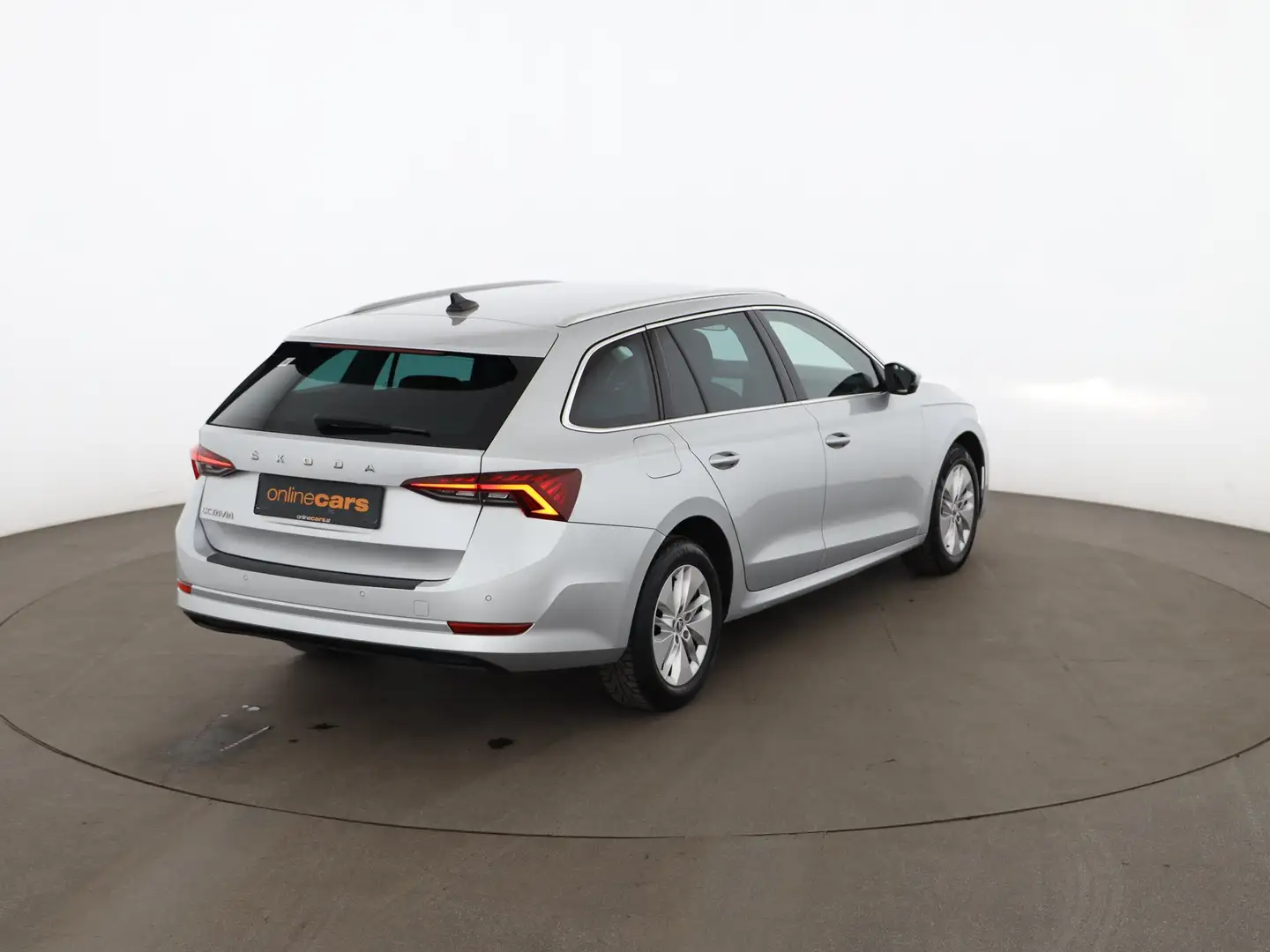 Skoda Octavia Combi 2.0 TDI Ambition Aut LED NAVI TEMP Silber - 2