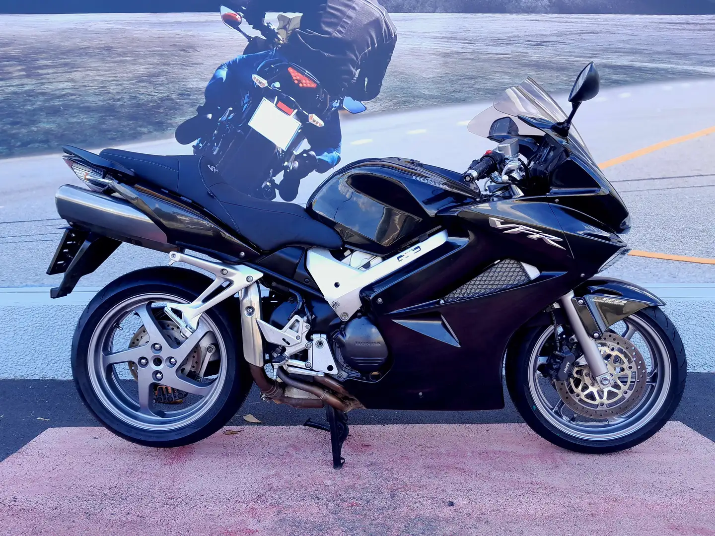 Honda VFR 800 Noir - 1
