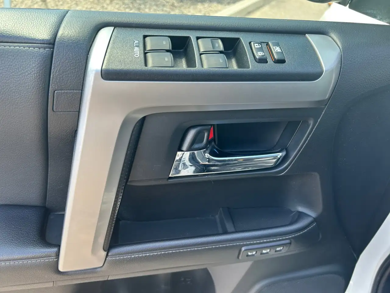 Toyota 4-Runner снимка Toyota 4-Runner