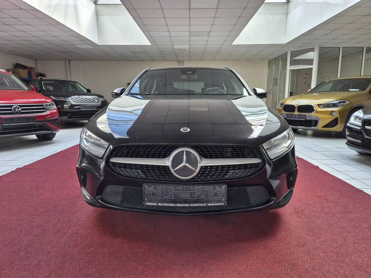 Mercedes-Benz A 200 d NAVI+LEDER+SHZ+17"ALU+KEYLESS+TEMPOMAT Noir - 2