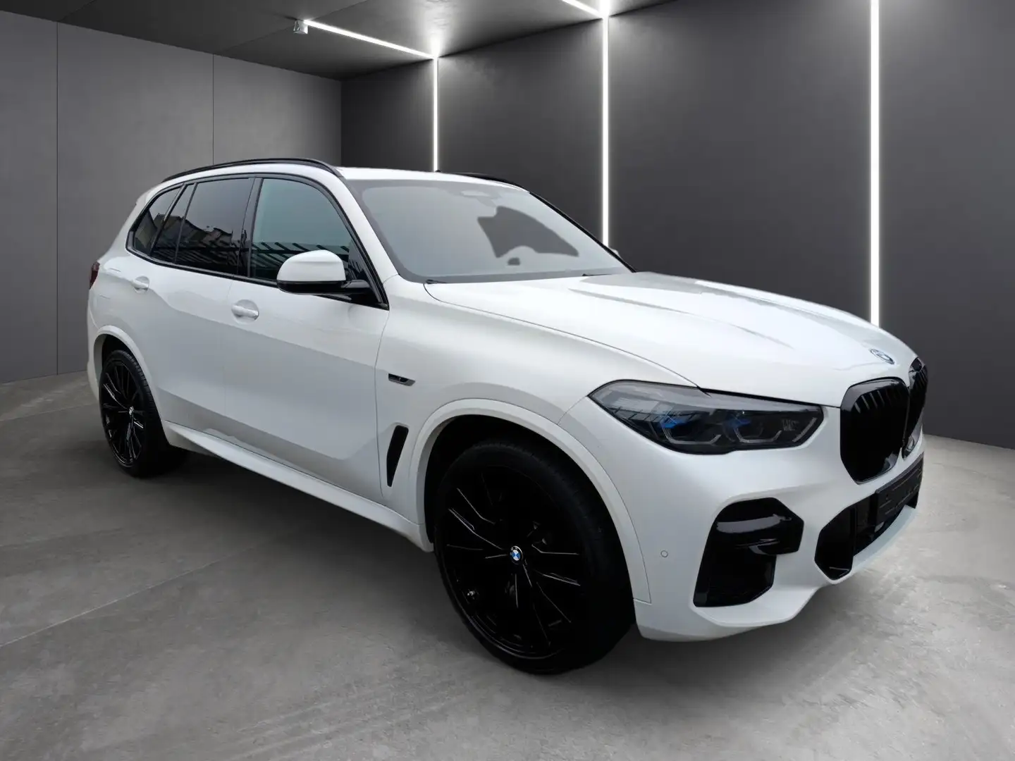 BMW X5 xDrive45e M SPORTPAKET+22"ALU+PANORAMA+KOMFORTSITZ Weiß - 2