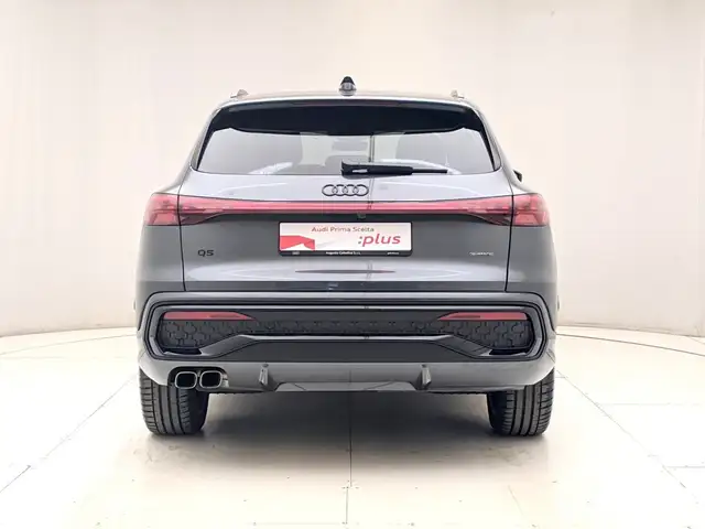 Audi Q5 view 5