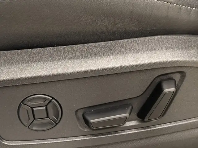 Audi Q5 view 10
