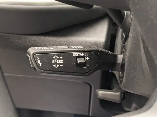 Audi Q5 view 11