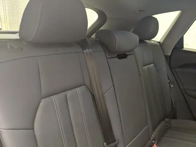 Audi Q5 view 8