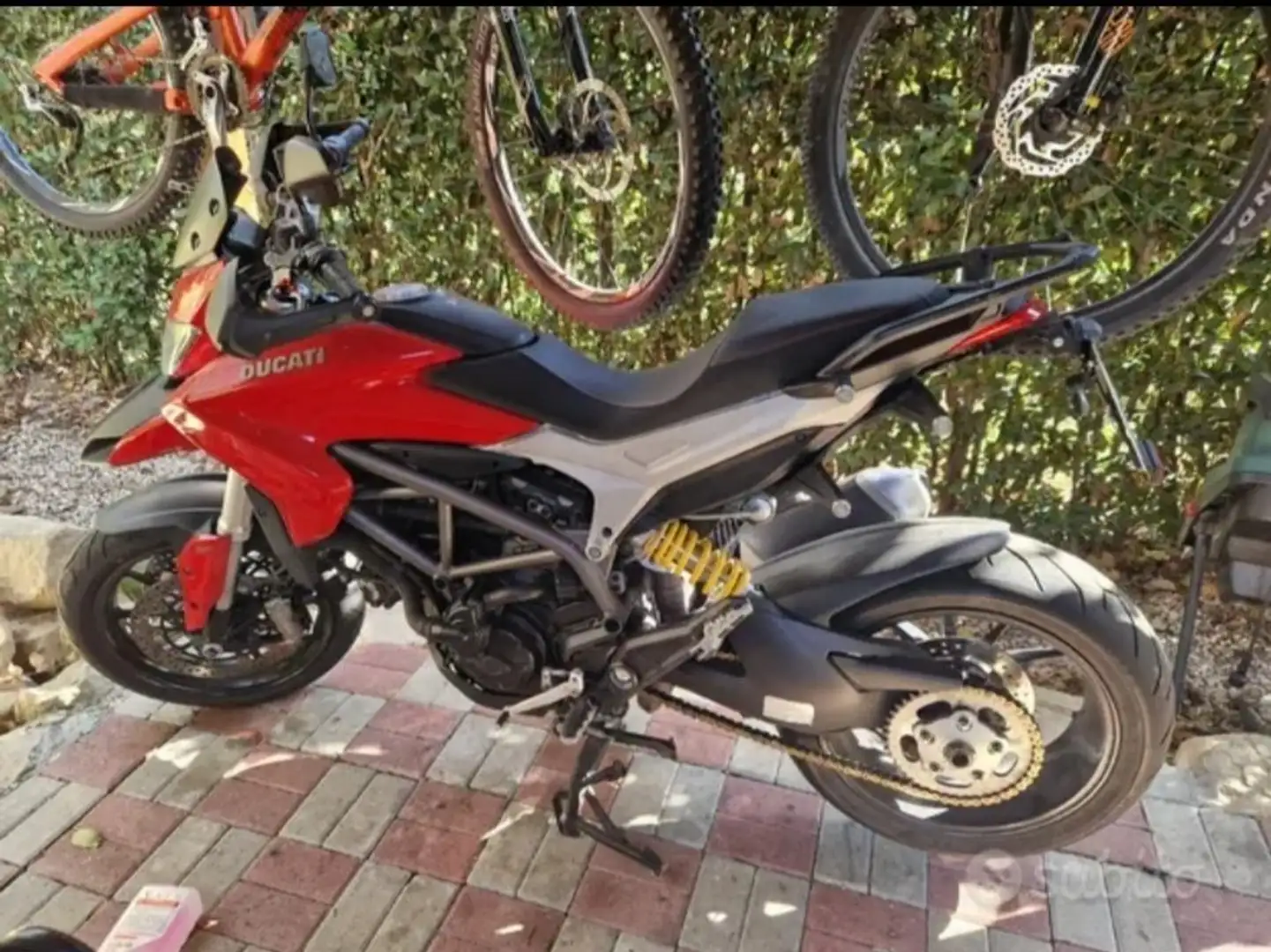Ducati Hyperstrada Rojo - 1
