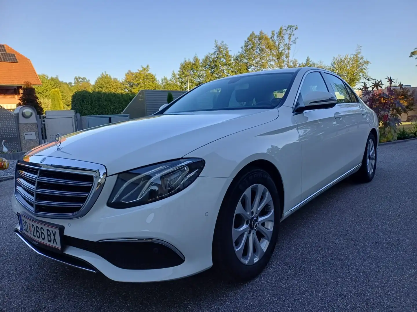 Mercedes-Benz E 200 d Exclusive Aut. Weiß - 1
