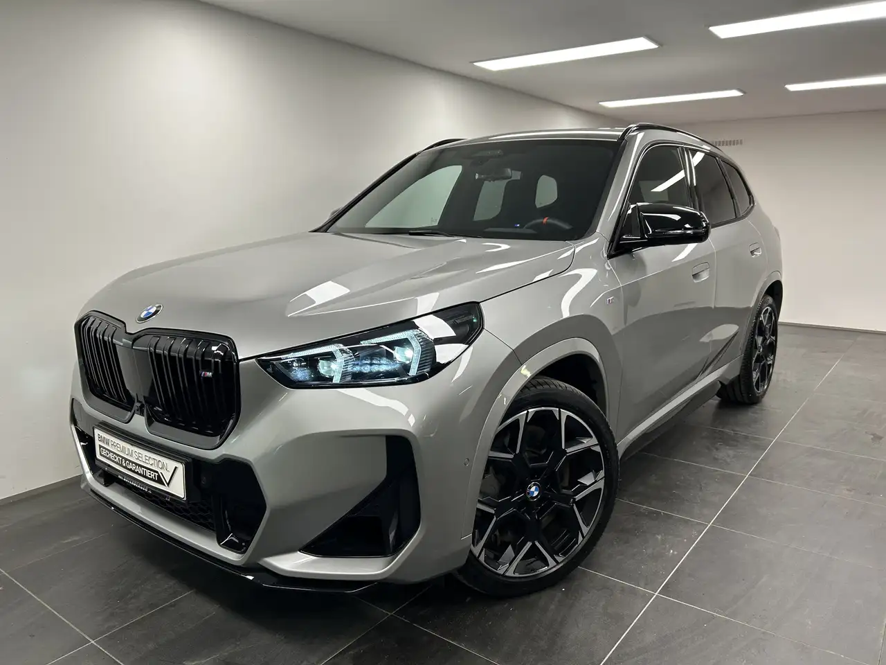 BMW X1 M35i xDrive M Sportpaket Pro Pano. AHK DAB LED Kom 7