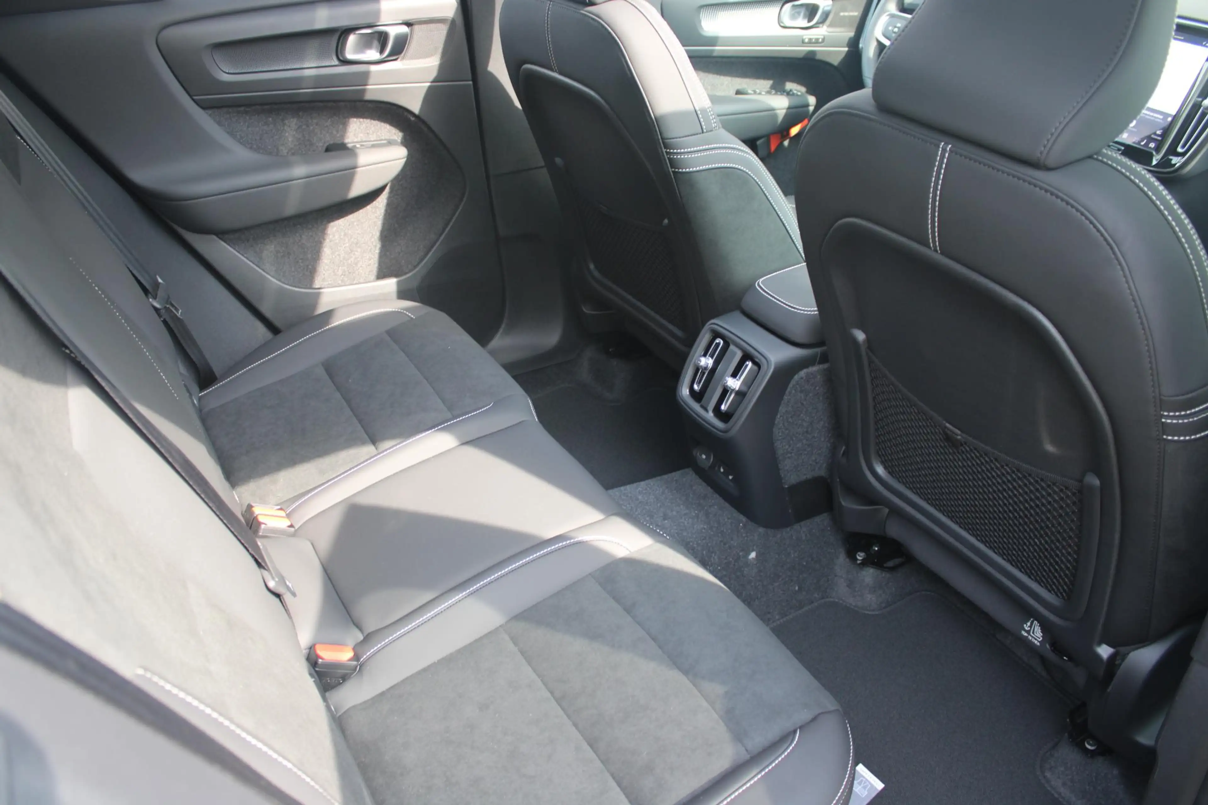 Volvo EX40 Single Motor Ext. Range Ultra Bl. Ed. Eur. 82 kWh — photo 12