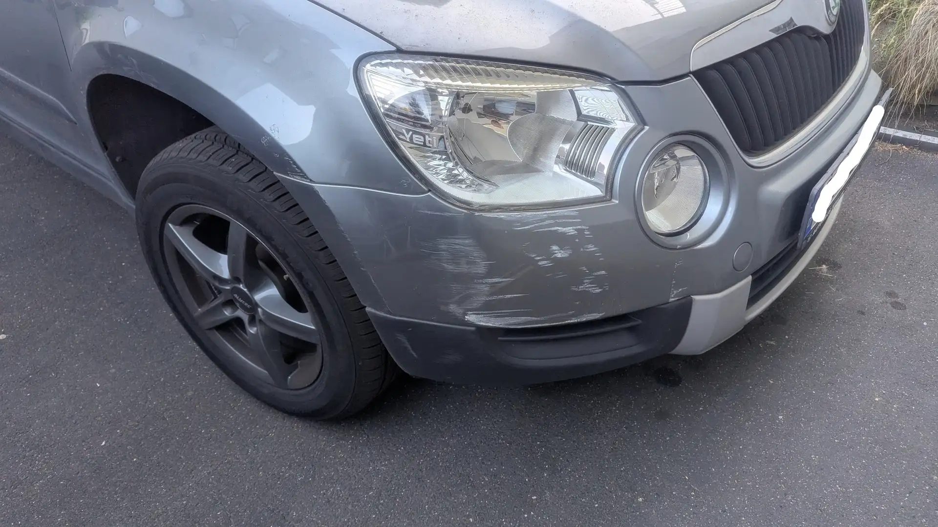 Skoda Yeti SKODA YETI (5L) 1.2 TSI 105 PS, 77 KW Gri - 2