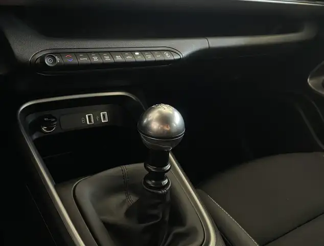 Jeep Avenger view 21