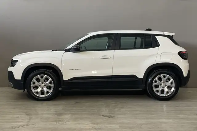 Jeep Avenger view 4