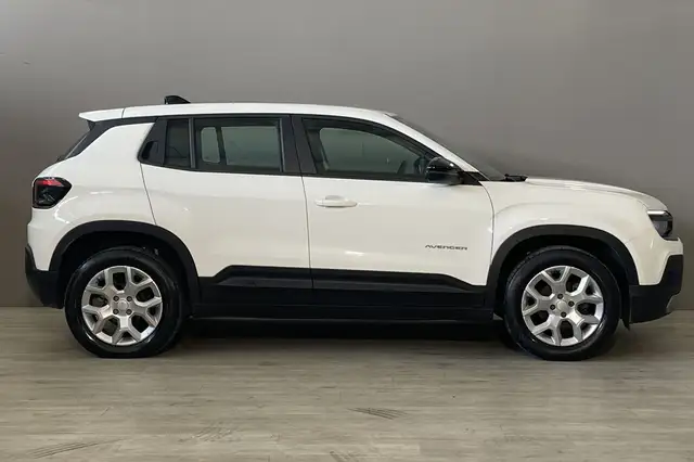Jeep Avenger view 8