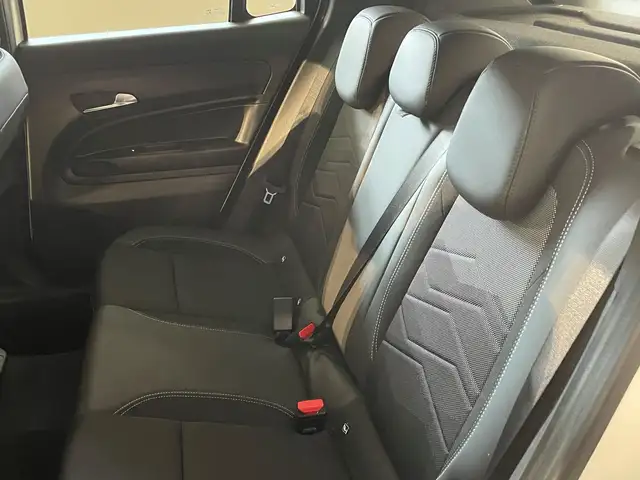 Jeep Avenger view 28