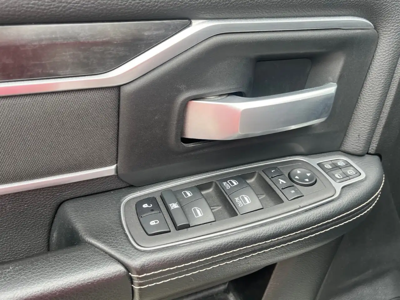 RAM 2500 снимка RAM 2500