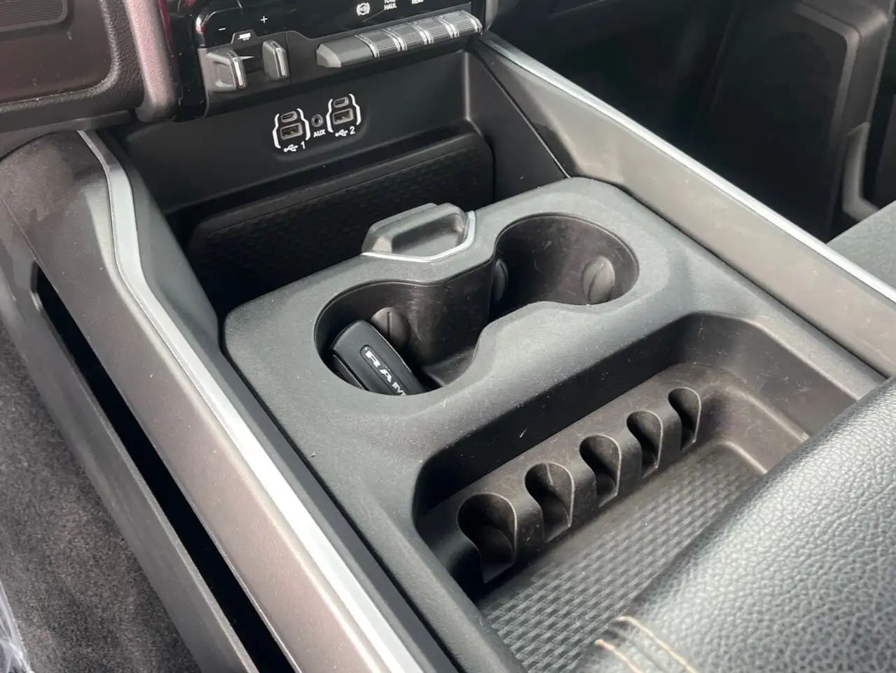 RAM 2500 снимка RAM 2500