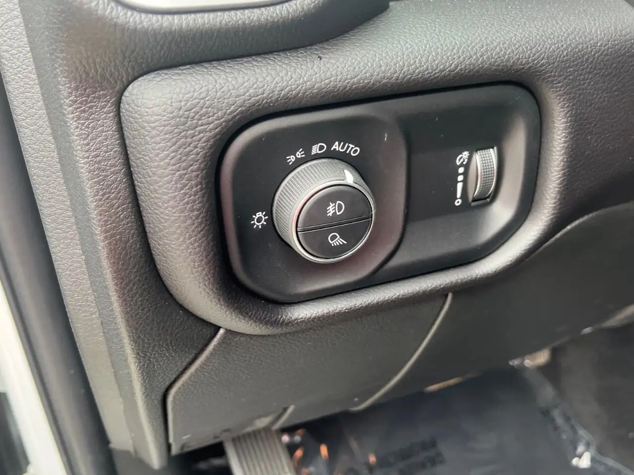 RAM 2500 снимка RAM 2500