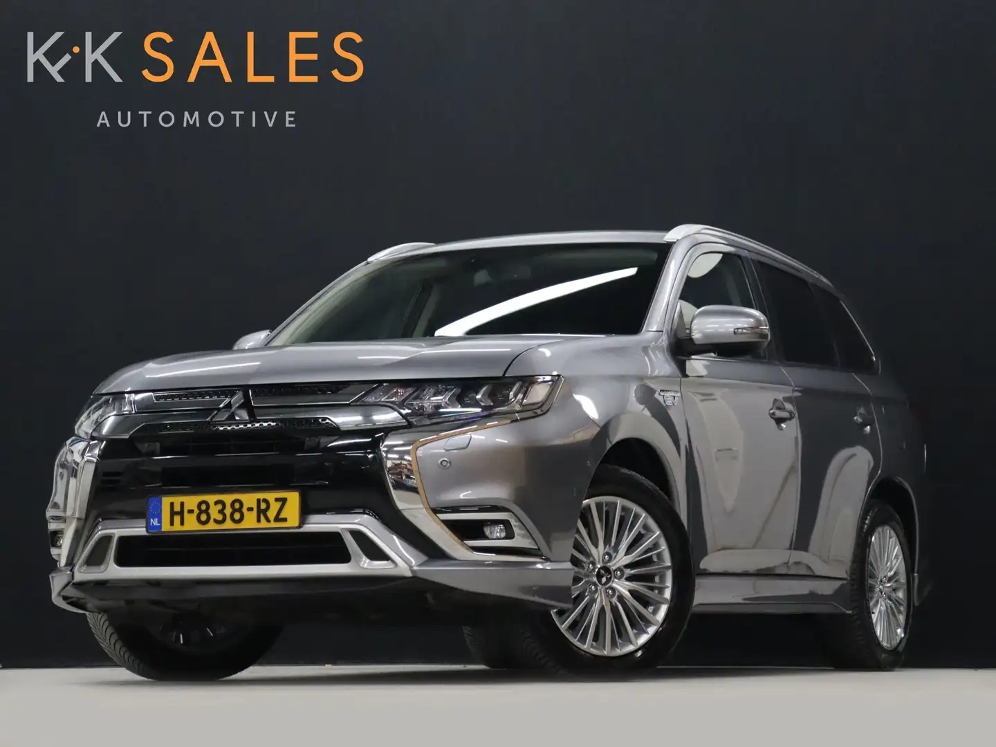 Mitsubishi Outlander 2.4 PHEV Intense S [TREKHAAK, CAMERA, STOELVERWARM Grijs - 1