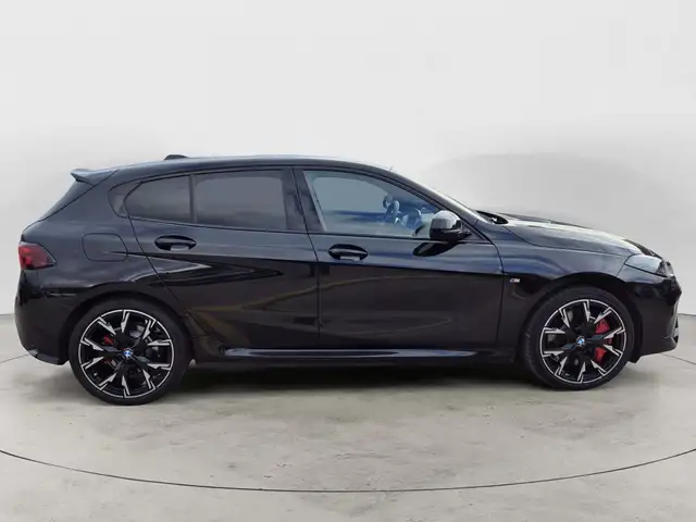 BMW 1 Series view 5
