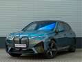 BMW iX xDrive40 - Sportpakket - Pano - Harman Kardon - St Blauw - thumbnail 1