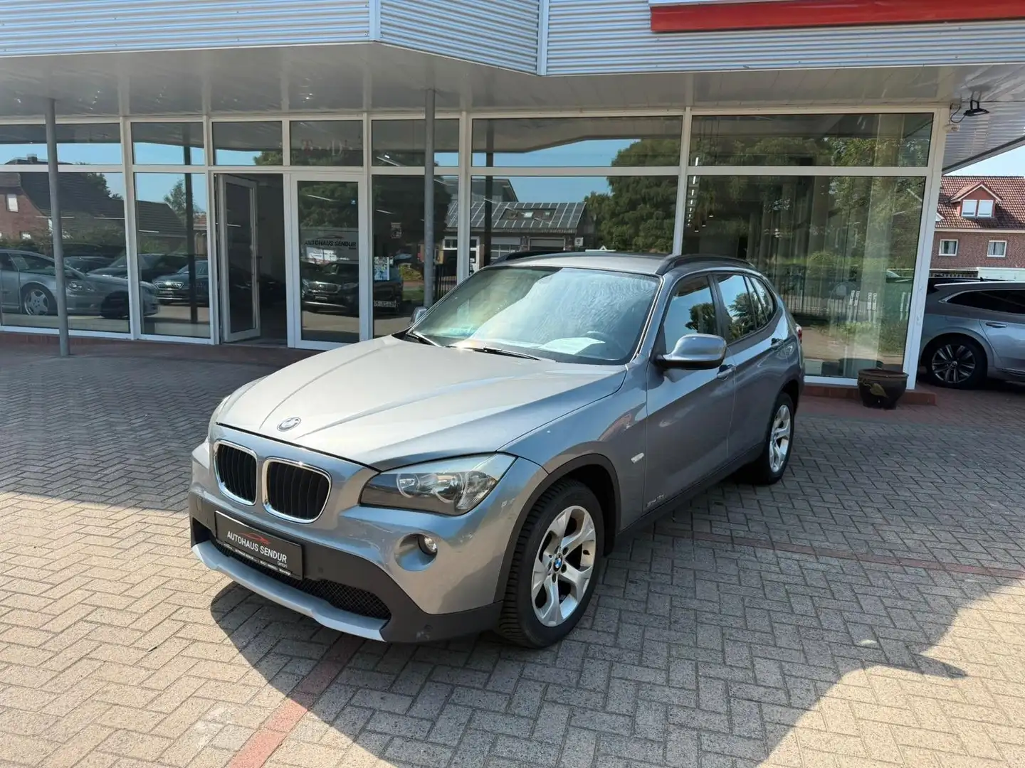 BMW X1 Baureihe X1 18 d sDrive*SERVICE NEU*TOP*KLIMA Grau - 2