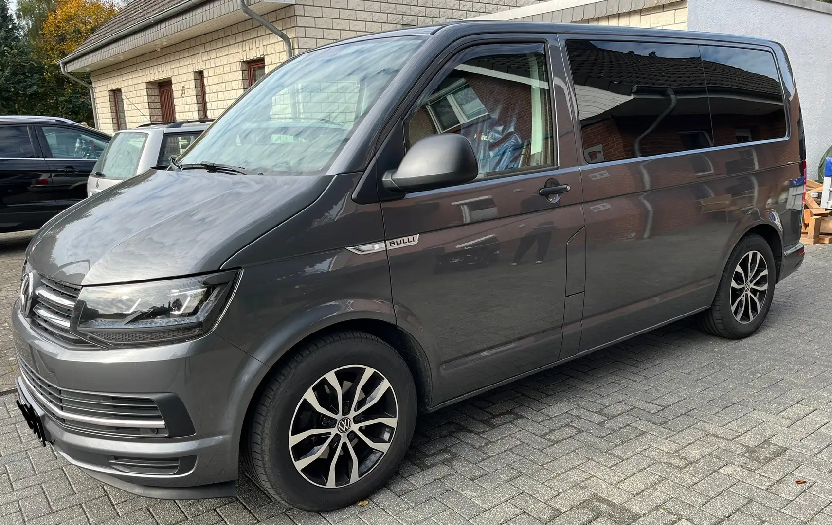 Volkswagen T6 Multivan 150 PS , AHK, Standheizung , LED, Camper - 2