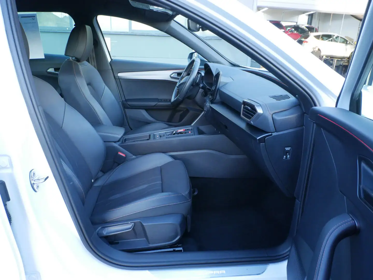 CUPRA Formentor 1.5 TSI PDC SHZ KAMERA NAVI ACC LED Weiß - 2