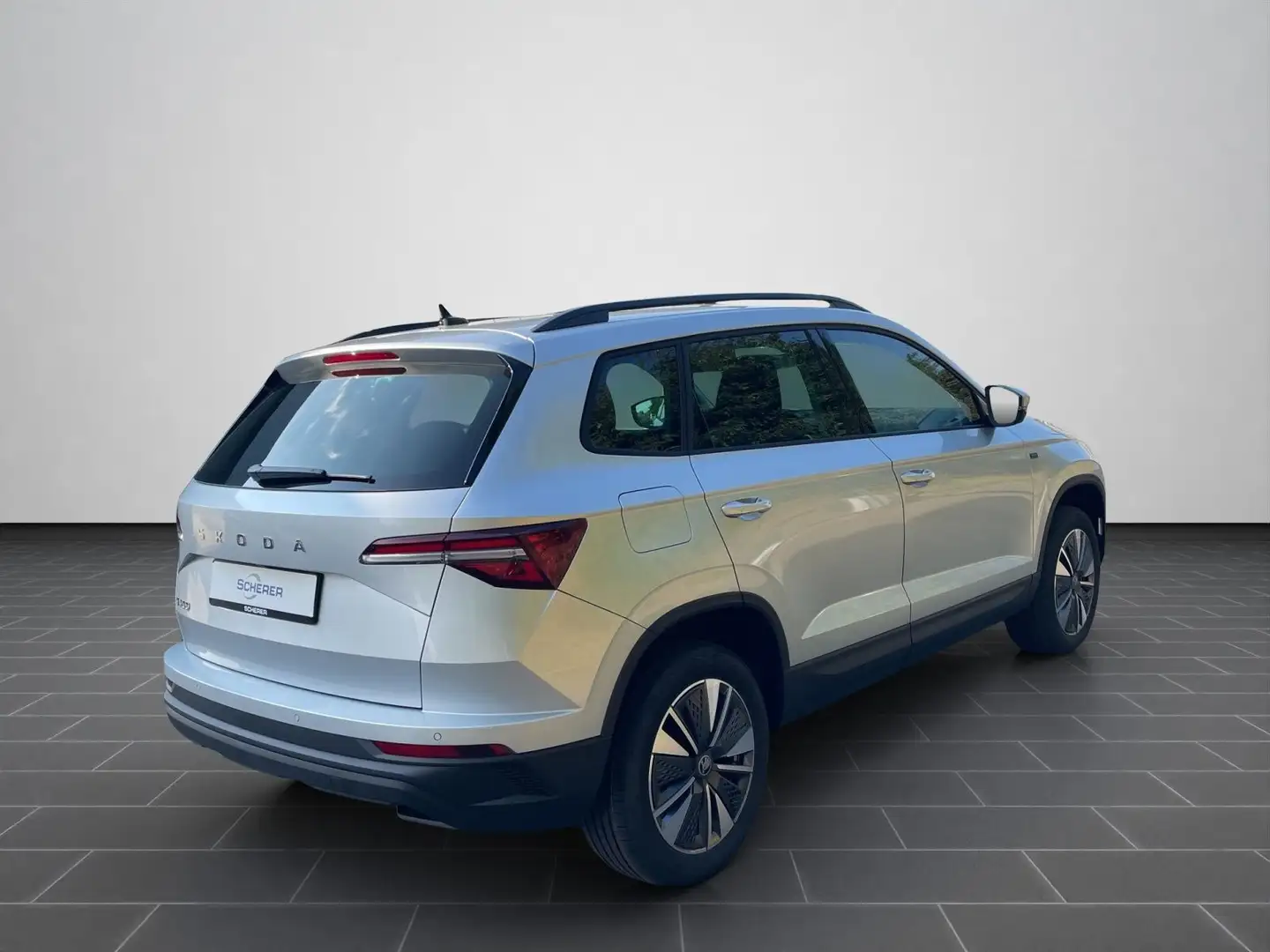 Skoda Karoq Tour 1,5 TSI DSG Navi/ Fahrassistenz Plus/ Silber - 2